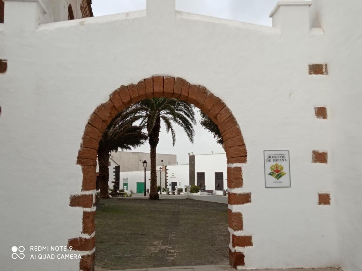 Precioso Apartamento Con Terraza En Teguise Appartement Teguise  Buitenkant foto